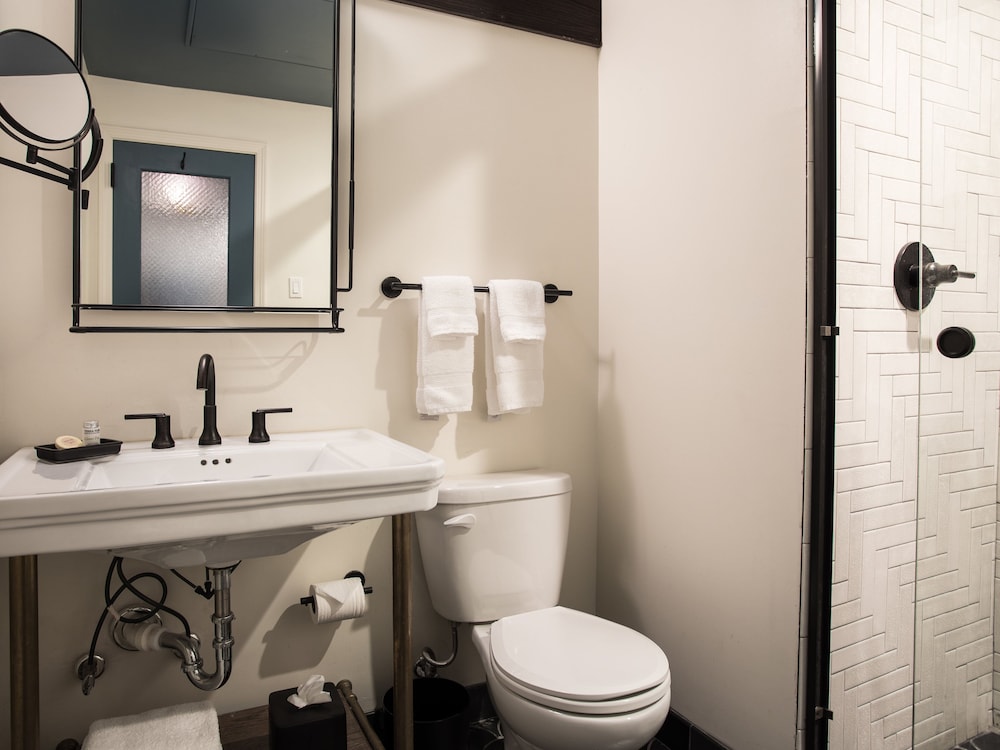 Deluxe Room, 2 Double Beds (Classic Two Double Beds) - Photo 6