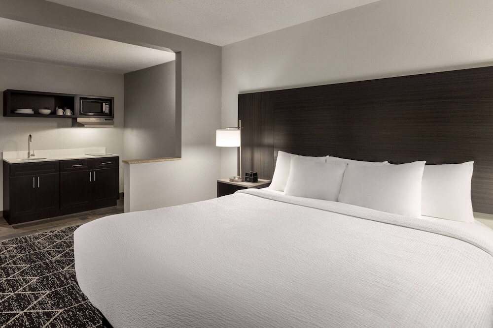 Room, 1 King Bed, Non Smoking (Efficiency) - Photo 3