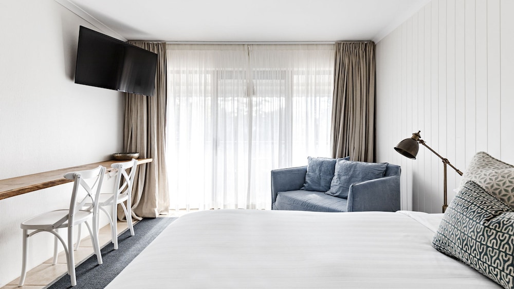 Deluxe Room, 1 King Bed photo 2