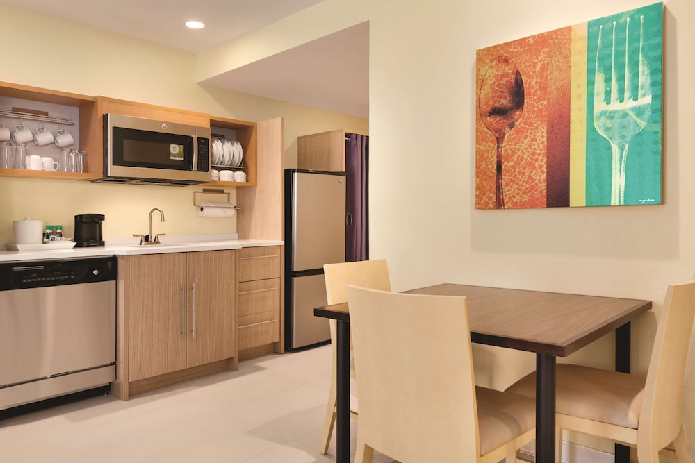 Suite, 1 King Bed, Accessible, Bathtub (Mobility & Hearing) photo 3