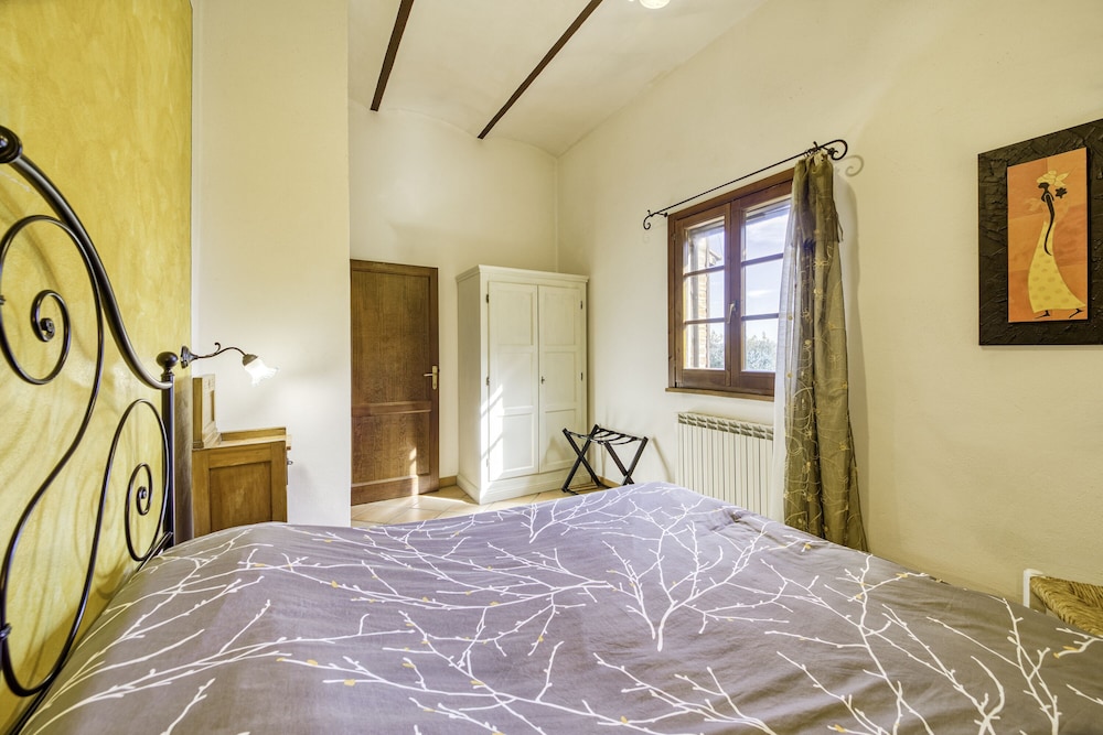 Family Apartment, 1 Bedroom, Mountainside (Broom apt with shared pool)