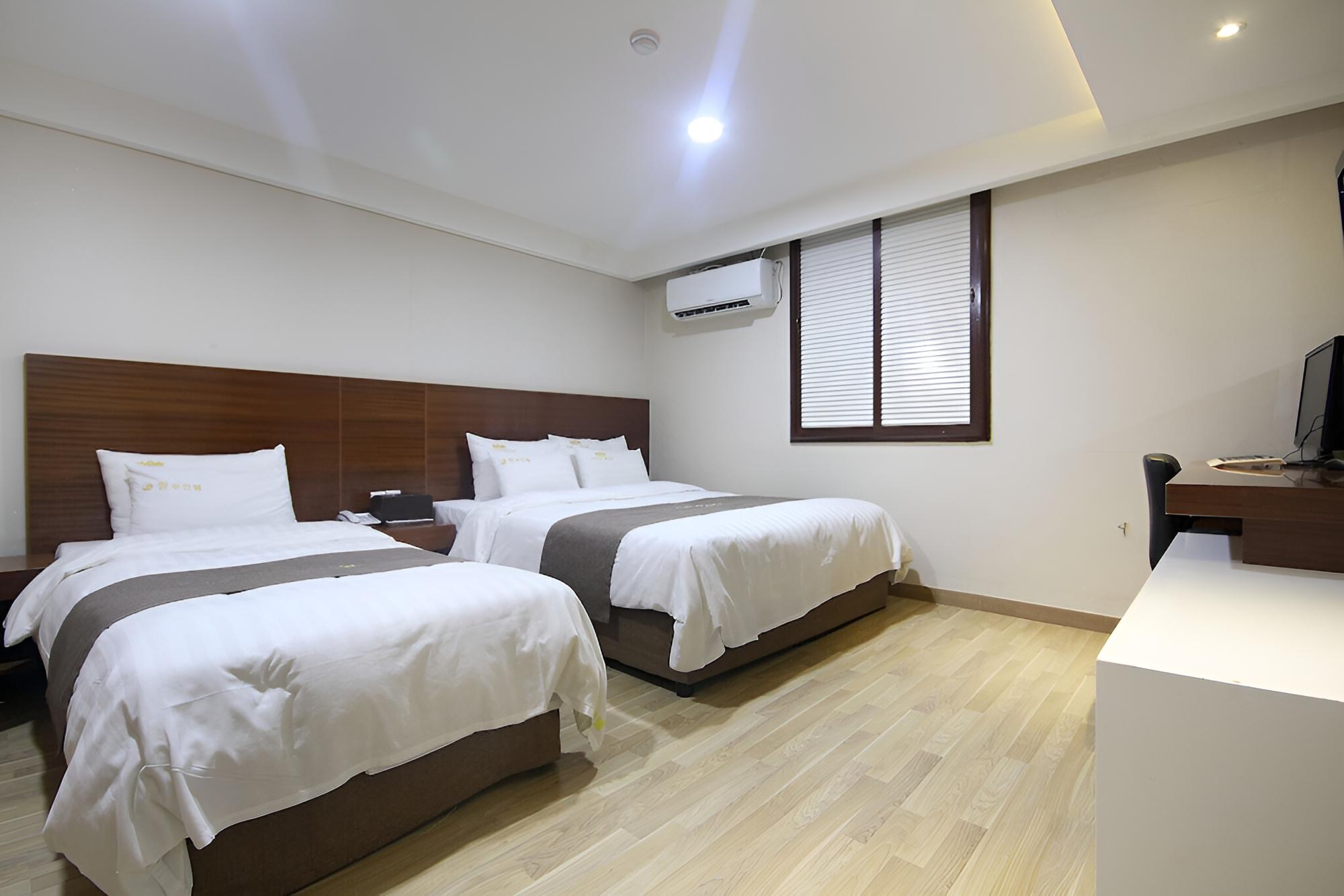 Room (Twin) photo 1