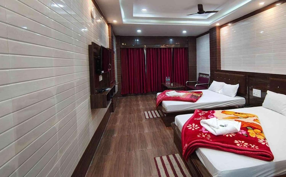 Standard Quadruple Room, Lake View