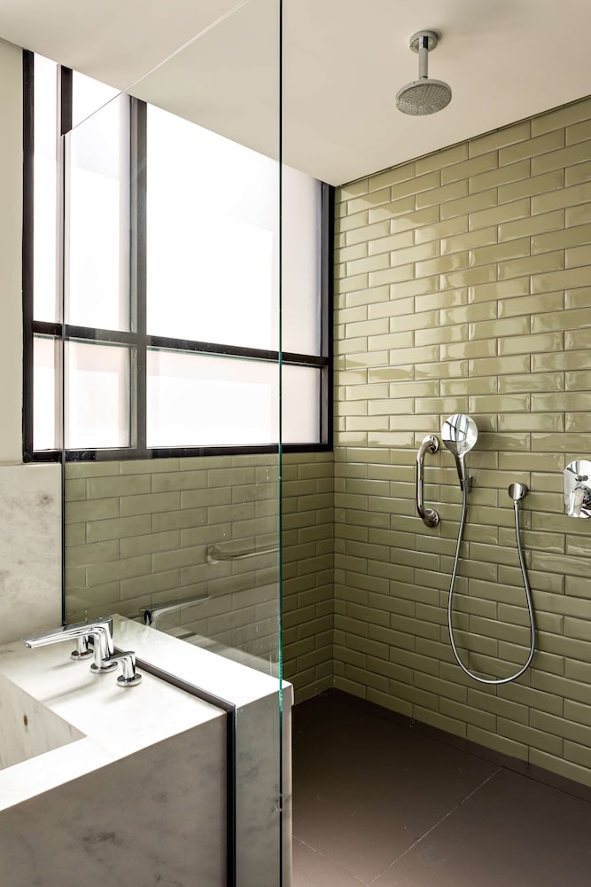 Executive Suite - Photo 19