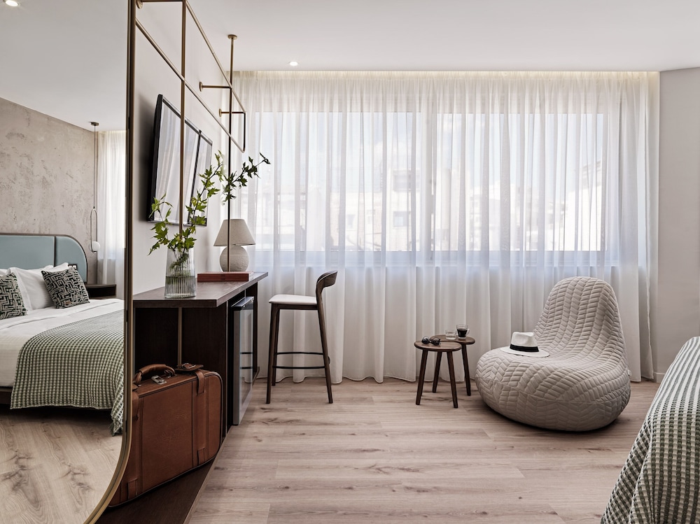 Superior Double Room, City View photo 3