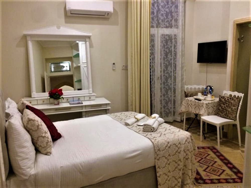 Deluxe Triple Room photo 2