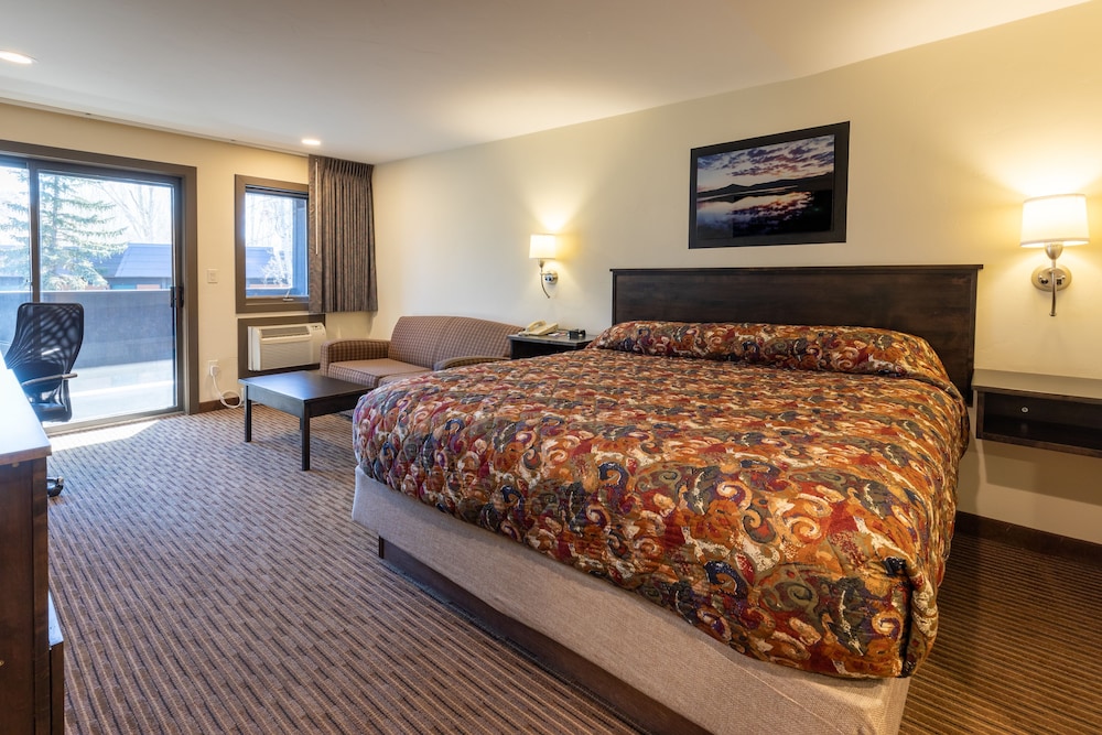Deluxe Room, 1 King Bed with Sofa bed - Photo 2