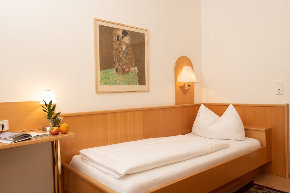 Basic Single Room photo 2