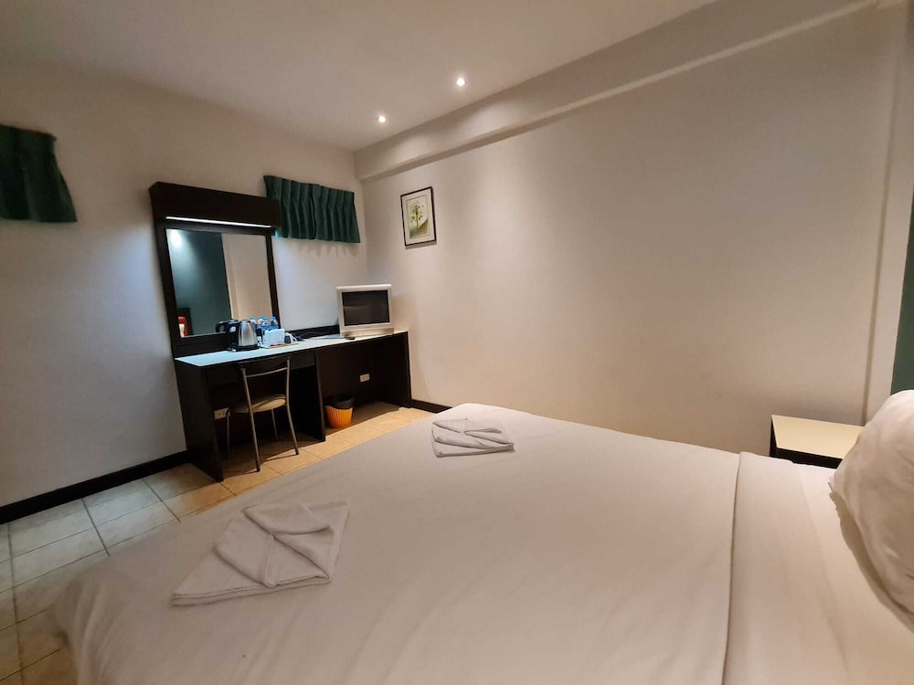 Standard Double or Twin Room - Photo 5