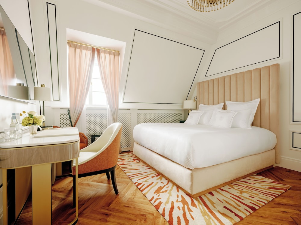 Deluxe Double Room Single Use, Mobility Accessible, Courtyard View