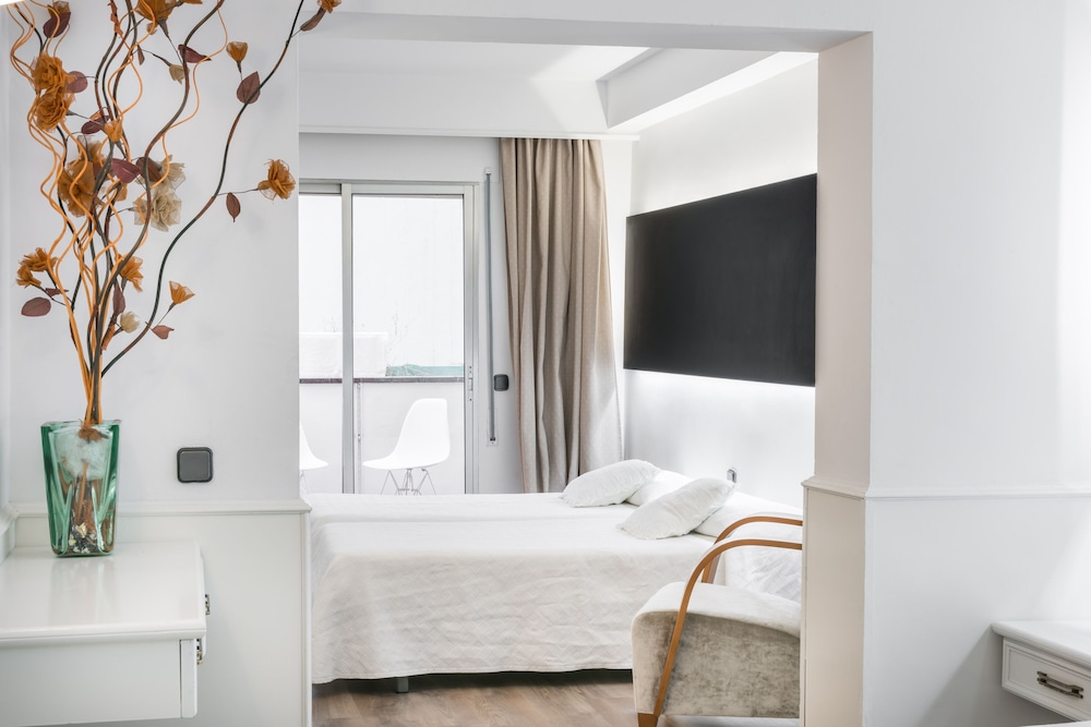 Quadruple Room - Photo 3