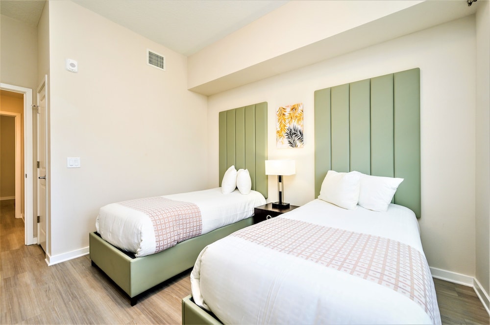3 Bedroom 2 bathroom Superior Condo Sleeps 6