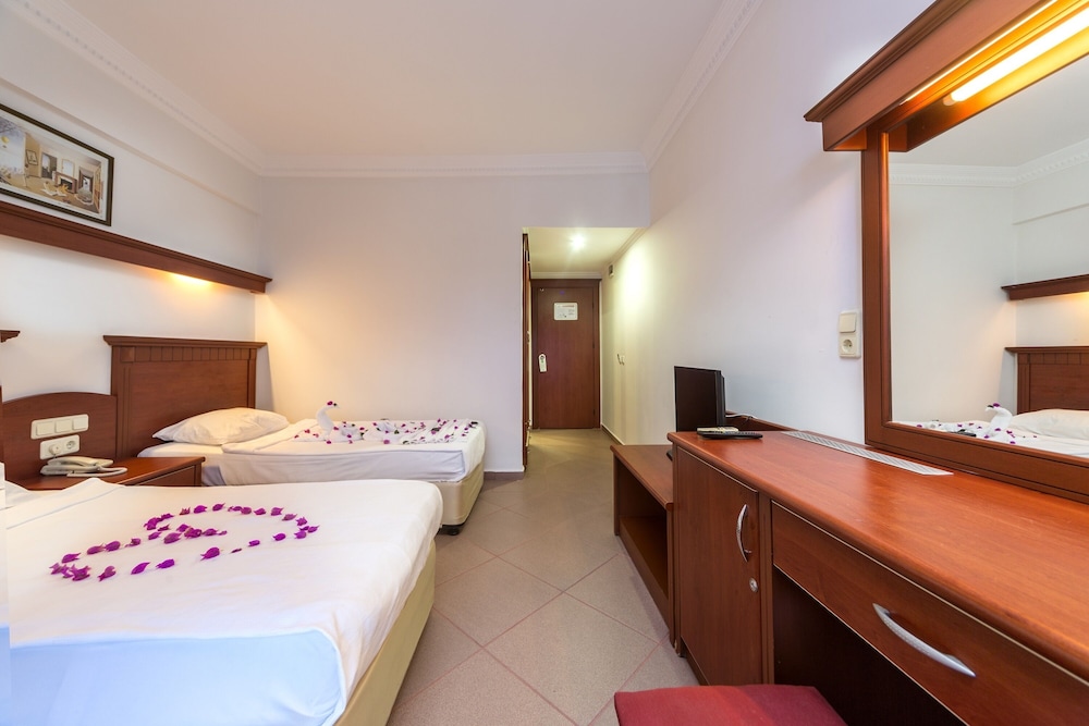 Family Quadruple Room, 2 Bedrooms, Balcony, City View