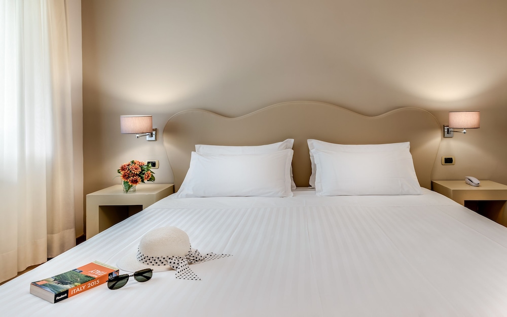 Standard Double Room Single Use photo 3