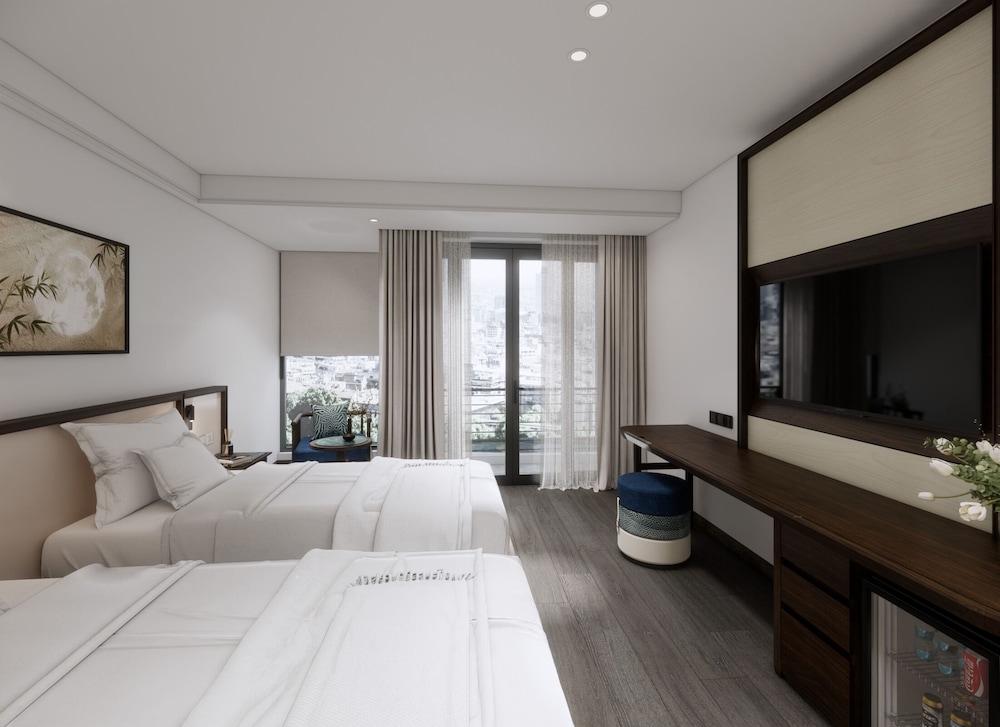 Junior Twin Room, Balcony, Partial Ocean View
