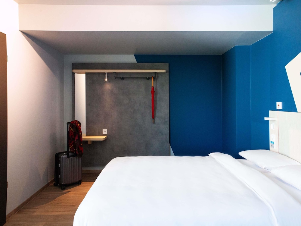 Standard Room, 1 Queen Bed, Accessible photo 1
