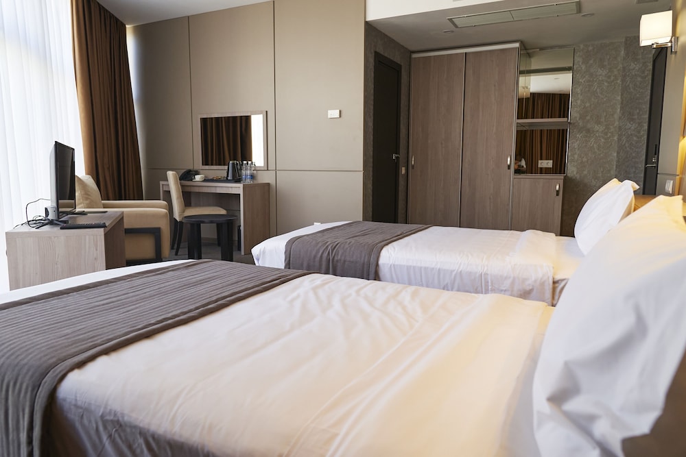 Standard Double or Twin Room - Photo 5