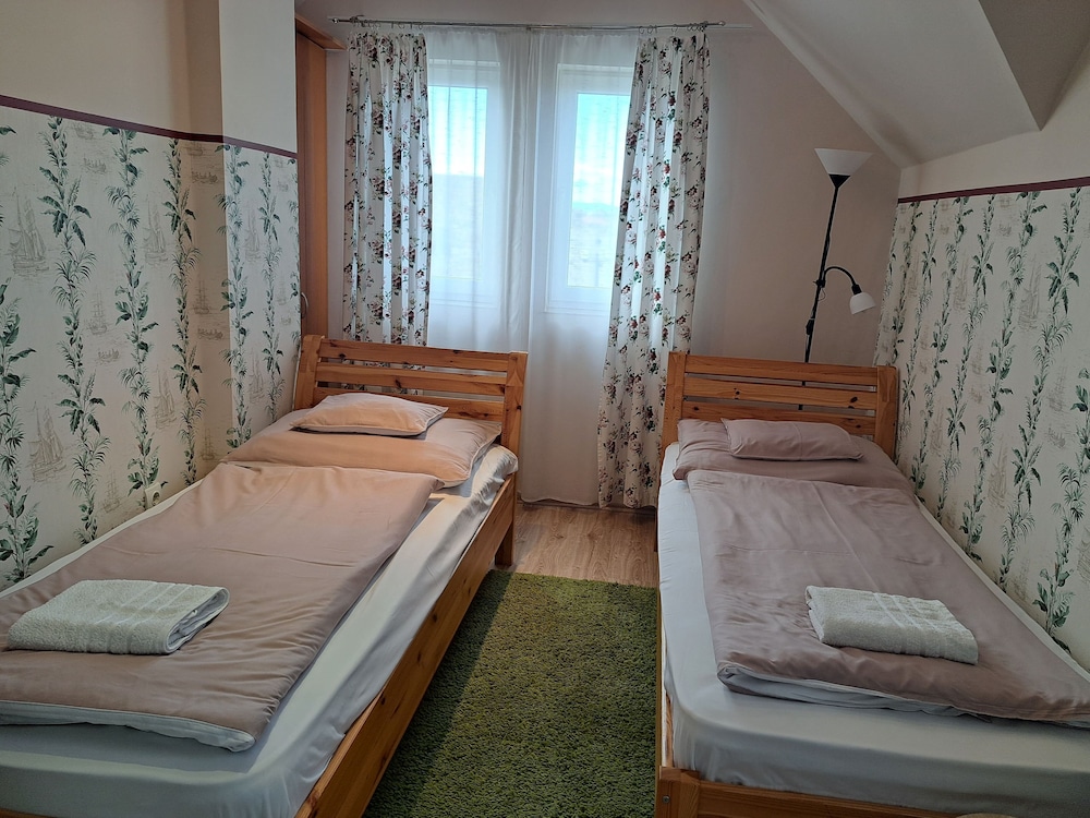 Basic Twin Room photo 1
