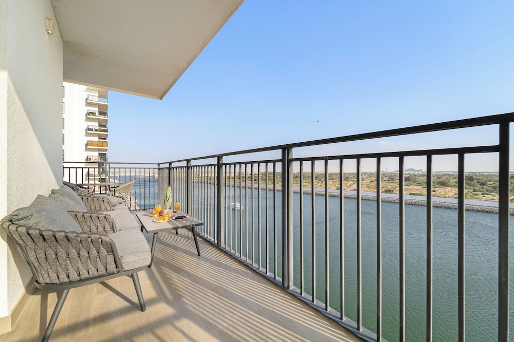 Superior Apartment, 4 Bedrooms, Balcony, Canal View