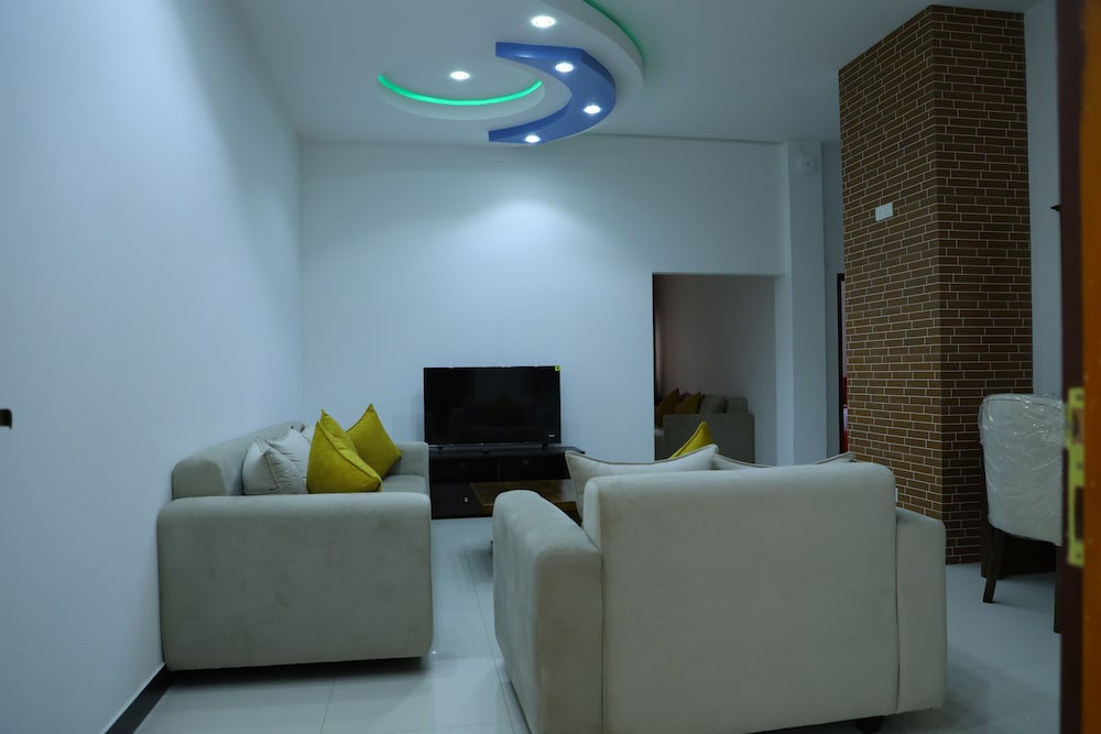 Deluxe Apartment, 2 Bedrooms, Pool Access, Garden View