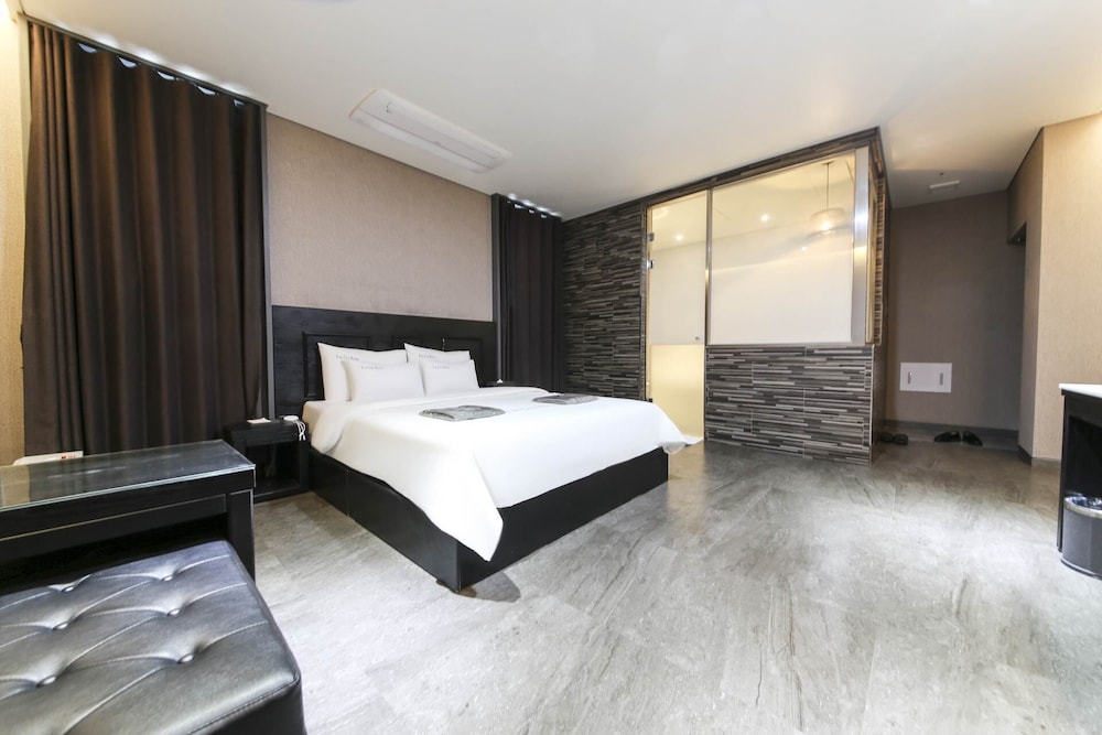 Standard Room - Photo 13