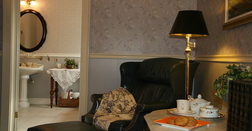 The blue room photo 3