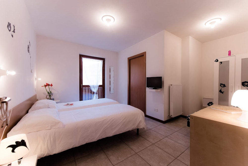 Family Quadruple Room, 2 Bedrooms, 2 Bathrooms photo 3
