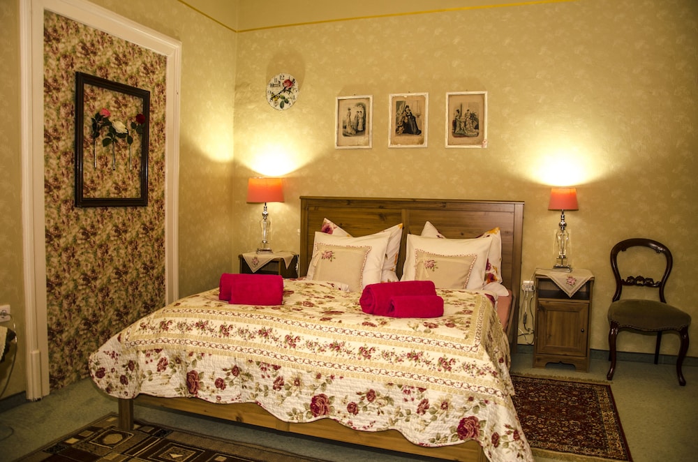 Design Suite, 1 Queen Bed, Mountain View