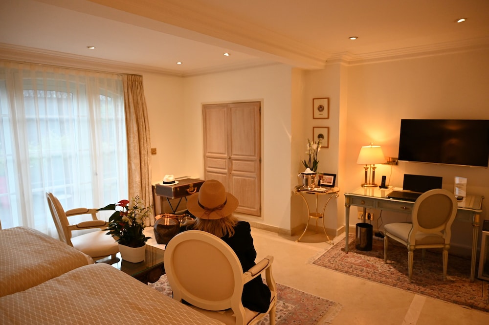 Deluxe Double Room, Private Bathroom - Photo 4