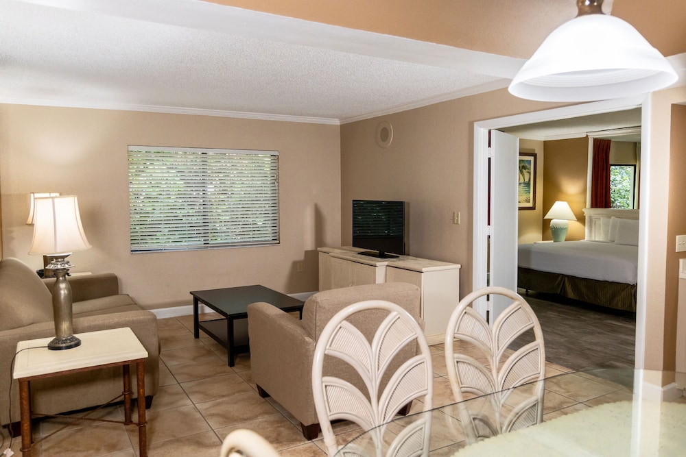 Suite, 2 Bedrooms (at the Oaks) - Photo 10
