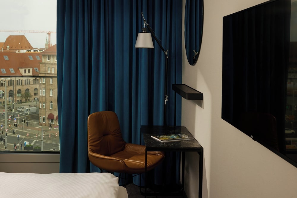 Room, 1 Queen Bed (CLOUD)
