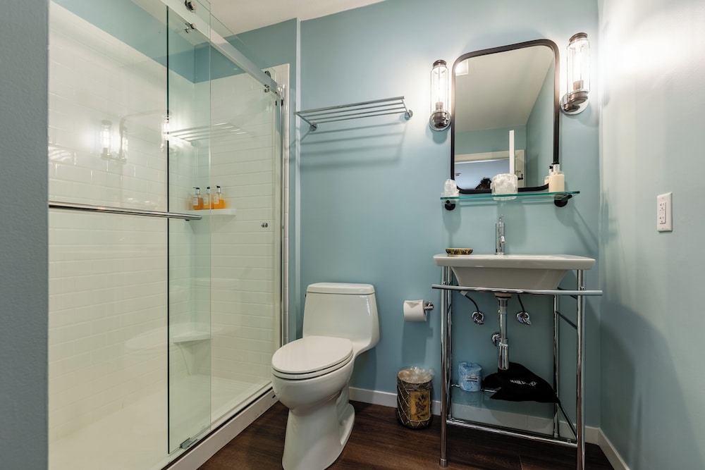 Standard King Room - Photo 6