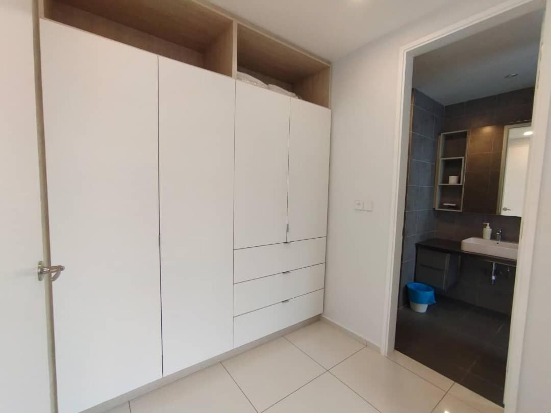 Deluxe One-Bedroom Apartment photo 2