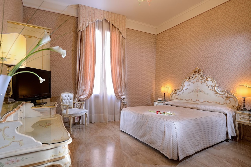 Family Room, 4 Bedrooms