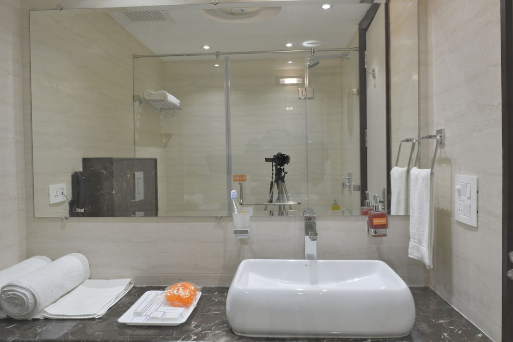 Superior Suite, 1 King Bed photo 2