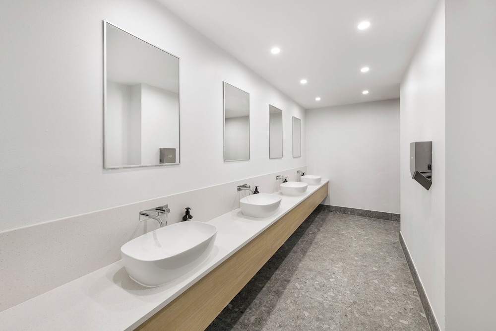Entire 4-Bed Dormitory with Shared Bathroom thumbnail 5