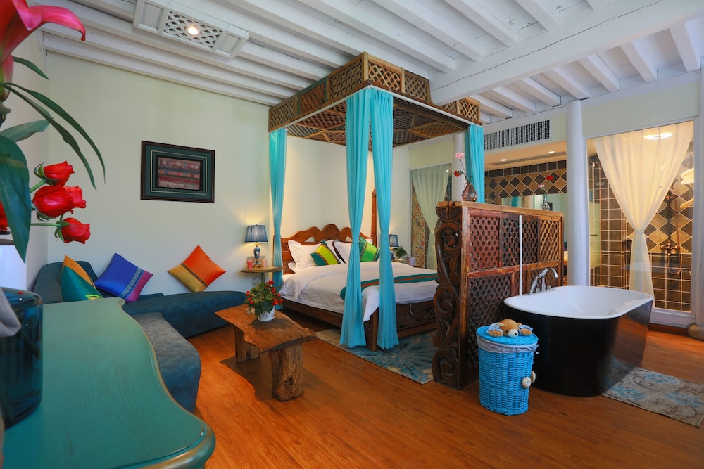 Deluxe Studio Suite (302)