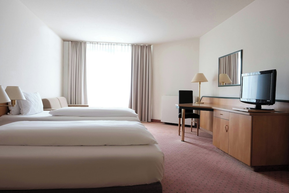 Standard Room, 2 Twin Beds - Photo 10