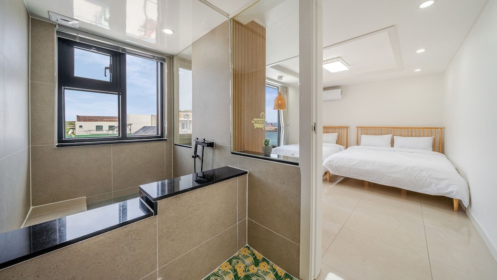 Basic Room, 1 Bedroom (Room 302(Half Ocean View/Private BBQ))