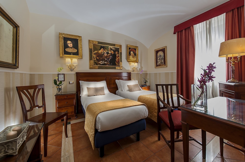 Double or Twin Room thumbnail 5