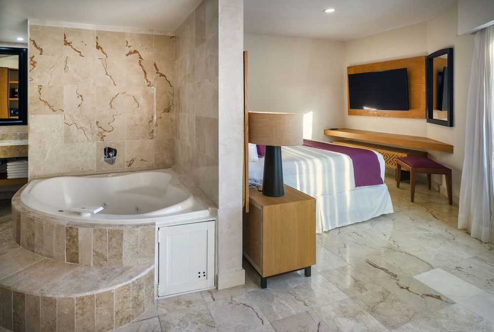 Superior Ocean, 2 Queen Beds, Non-Smoking photo 3