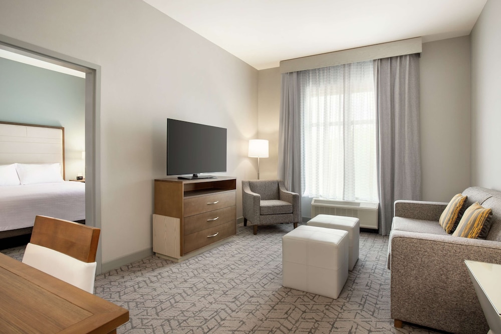 Suite, 1 Bedroom - Photo 2