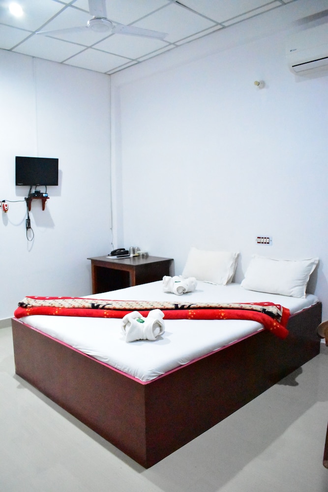 Basic Double Room, Balcony, Garden View