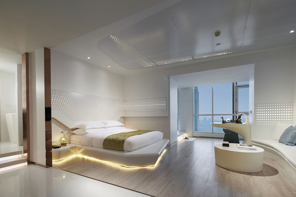 Comfort Suite, 1 Queen Bed, City View photo 3