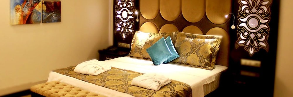 Deluxe Suite photo 2