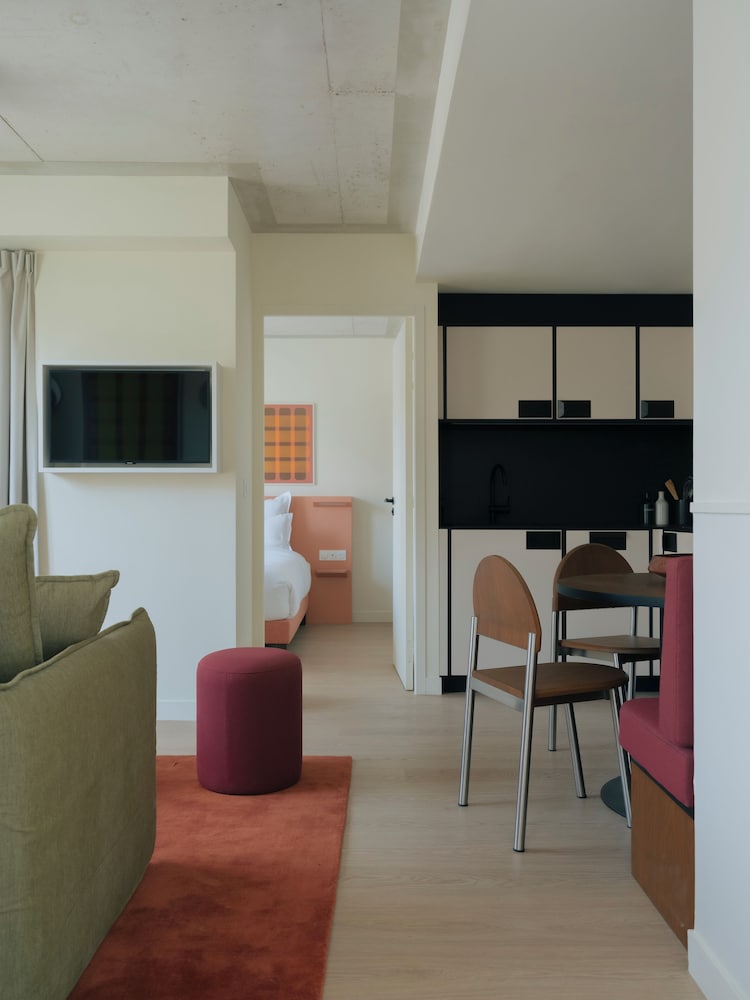 One-Bedroom Apartment photo 3