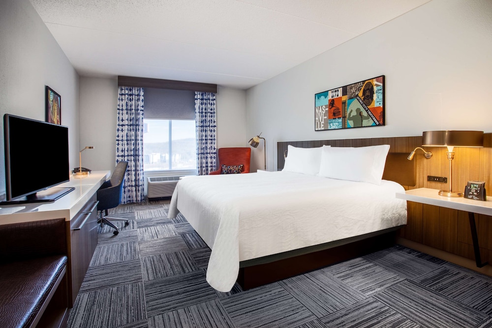 Room, 1 King Bed, Accessible - Photo 2