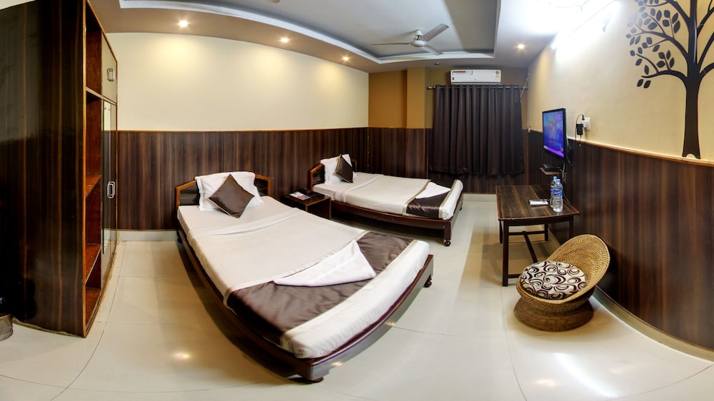 Deluxe Room - Photo 20