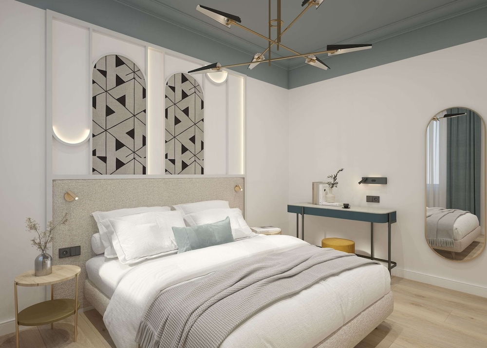 Executive Room, 1 Queen Bed, Balcony, Partial Sea View - Photo 3