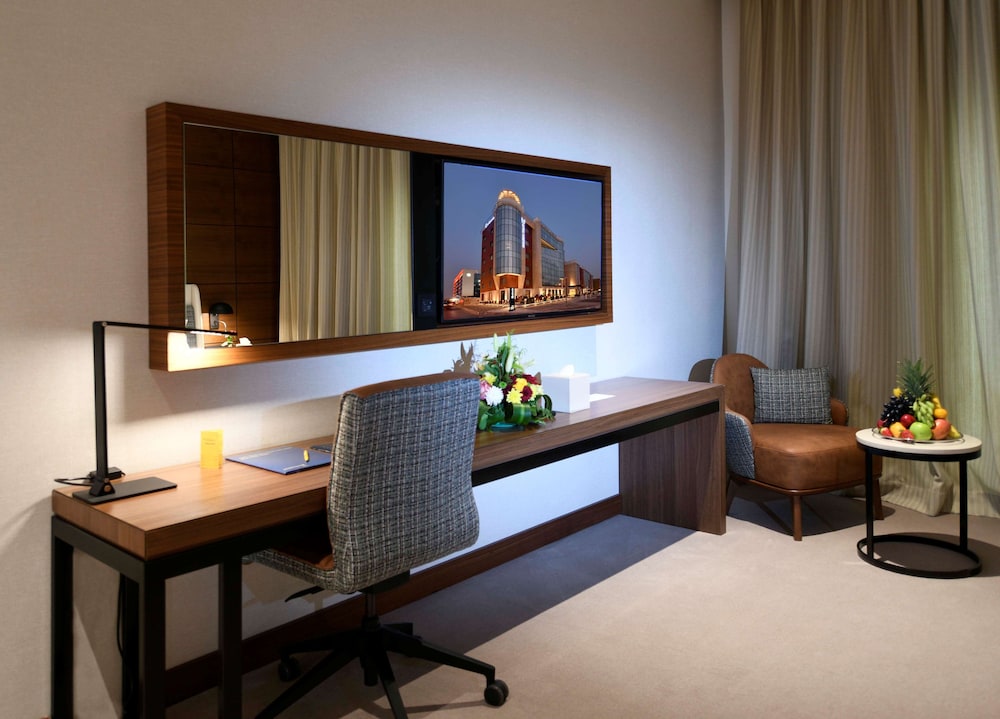 Executive Suite, 1 King Bed - Photo 10